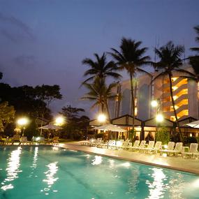 7)Le Meridien Douala—Hotel &_ Pool by Night - 10mb - 10in x 6.7in @ 300dpi 拍攝者.jpg