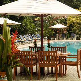 8)Le Meridien Douala—Lunch Around the Pool - 10mb - 10in x 6.7in @ 300dpi 拍攝者.jpg