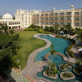5)Le Meridien Jaipur—Day Pool View 拍攝者.jpg