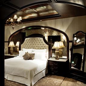 3)Le Meridien New Delhi—Luxury Suite Bedroom 拍攝者.jpg