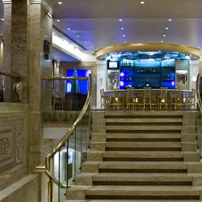 16)Le Meridien Pune—Stairway leading to Bar off Lobby 拍攝者.jpg