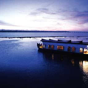 25)Le Meridien Kochi—Cruise into the sunset on a Kerala traditional Rice Boat 拍攝者.jpg