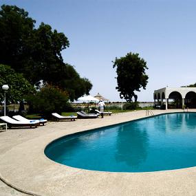 7)Le Meridien Chari—Swimming Pool and Hotel - 11mb - 10in x 6.8in @ 300dpi 拍攝者.jpg