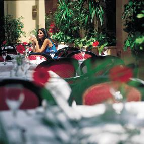 8)Le Meridien Heliopolis—St.Germain Restaurant - 11mb - 7.3in x 7.4in @ 300dpi 拍攝者.jpg