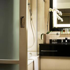 19)Le Meridien Etoile—New Executive Bathroom 拍攝者.jpg