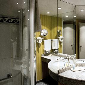 9)Le Meridien Montparnasse—Bathroom of a Suite 拍攝者.jpg