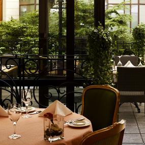 6)Le Meridien Bristol, Warsaw—Summer Patio in Marconi Restaurant 拍攝者.jpg