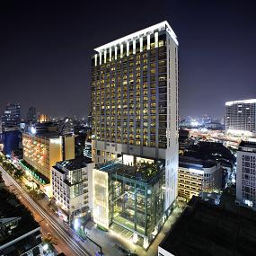 1)Le Meridien Bangkok—Exterior night shot 拍攝者.jpg