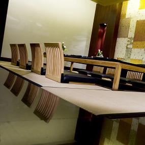 3)Plaza Athénée Bangkok, A Royal Méridien Hotel—Ratanakosin Themed Suite - living room 拍攝者.jpg