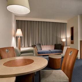 28)Le Parker Méridien New York—Rooms Junior Suite Seating Area 拍攝者.jpg