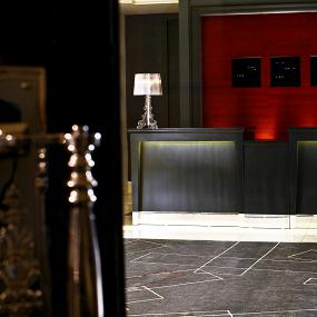 2)Le Meridien Piccadilly—Front Desk 拍攝者.jpg