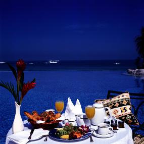 18)Le Meridien Mina Seyahi Beach Resort &_ Marina—Breakfast on terrace 拍攝者.jpg