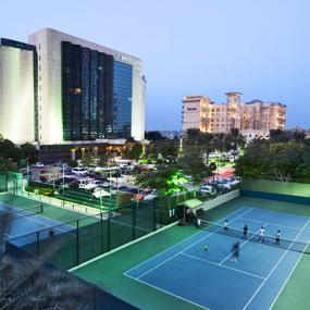 9)Le Meridien Mina Seyahi Beach Resort &_ Marina—Tennis courts 拍攝者.jpg