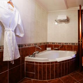 6)Le Meridien Mina Seyahi Beach Resort &_ Marina—Bathroom 拍攝者.jpg
