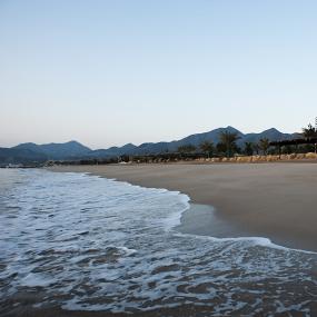 18)Le Meridien Al Aqah Beach Resort—Exterior - twilight view from the beach side 拍攝者.jpg