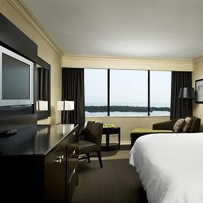 21)The Westin Harbour Castle, Toronto—Lakeview King Room 拍攝者.jpg