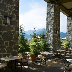 27)The Westin Resort &_ Spa, Whistler—Mountain View Patio 拍攝者.jpg