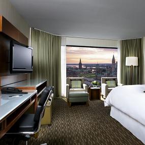 27)The Westin Ottawa—Newly Renovated Guest Room - Deluxe 拍攝者.jpg