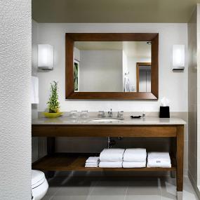 29)The Westin Ottawa—Newly Renovated Bathroom 拍攝者.jpg