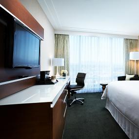 4)The Westin Wall Centre, Vancouver Airport—King Guest Room 拍攝者.jpg