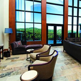 21)The Westin Bear Mountain Golf Resort &_ Spa, Victoria—Penthouse Living Room 拍攝者.jpg