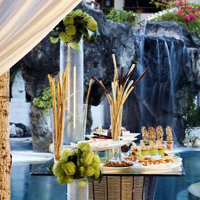 96)The Westin Resort Nusa Dua, Bali—Buffet club setup by the pool 拍攝者.jpg