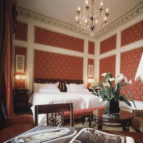 23)The Westin Excelsior, Rome—GrandLuxe Room Red 拍攝者.jpg