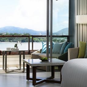 3)The Westin Siray Bay Resort &_ Spa—In Guestroom 拍攝者.jpg