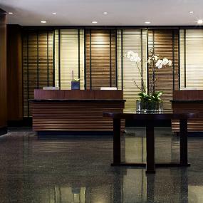 14)The Westin Peachtree Plaza, Atlanta—Welcome Desk in Lobby 拍攝者.jpg