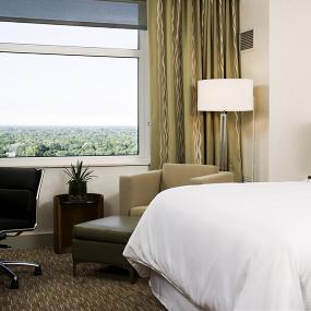 17)The Westin Lombard Yorktown Center—King Guest Room 拍攝者.jpg
