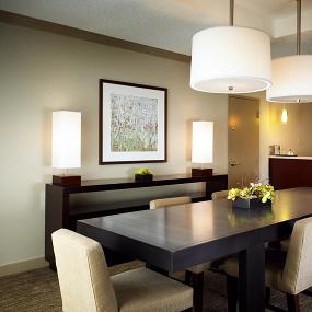 4)The Westin South Coast Plaza, Costa Mesa—Luxury Suite Dining Room 拍攝者.jpg