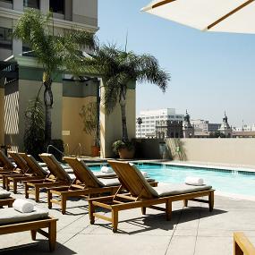 31)The Westin Pasadena—Pool with view of Historic City Hall 拍攝者.jpg