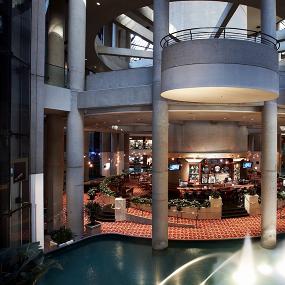 12)The Westin Bonaventure Hotel &_ Suites Los Angeles—Lobby 拍攝者.jpg