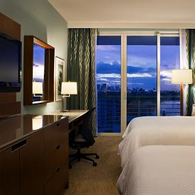 15)The Westin Beach Resort, Fort Lauderdale—Double Room at Dusk 拍攝者.jpg