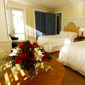 22)Sunset Key Guest Cottages, A Westin Resort—Room with two double beds in two-bedroom cottage 拍攝.jpg