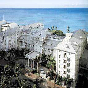 19)Moana Surfrider, A Westin Resort &_ Spa, Waikiki Beach—Dusk facade 拍攝者.jpg
