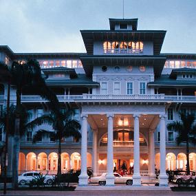 19)Moana Surfrider, A Westin Resort &_ Spa, Waikiki Beach—Dusk facade 拍攝者.jpg