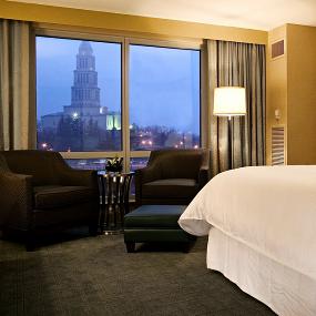 3)The Westin Alexandria—Traditional King Guestroom 拍攝者.jpg