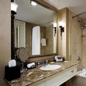 24)The Westin Riverwalk, San Antonio—Guest Room King Bathroom 拍攝者.jpg