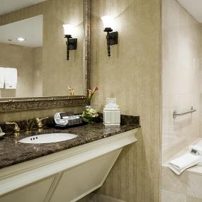 26)The Westin Riverwalk, San Antonio—Suite Bathroom 拍攝者.jpg