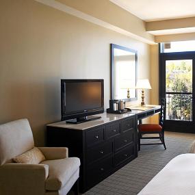 23)The Westin Riverfront Resort &_ Spa, Avon—Traditional Guest Room - Two Queen Beds 拍攝者.jpg
