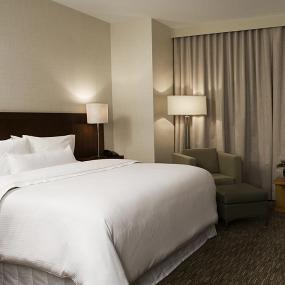 13)The Westin Chicago North Shore—Traditional King Guest Room 拍攝者.jpg