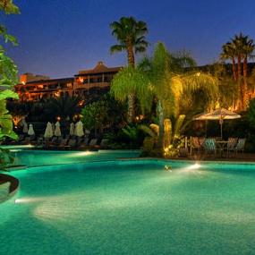 2)The Westin La Quinta Golf Resort &_ Spa, Marbella—Resort Night Pool View 拍攝者.jpg