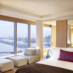 12)W Barcelona—Extreme WOW Suite Bedroom with port views 拍攝者.jpg
