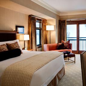 4)The St. Regis Deer Crest Resort—Suite Bedroom 拍攝者.jpg