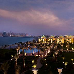 Dubai-Hotel-Kempinski-Palm-Jumeirah-03-exterior-pool-beach-villas[1].jpg